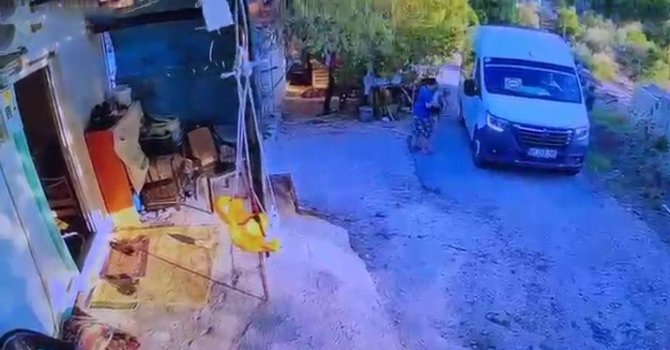 Geri manevra yaptığı araçla 1,5 yaşındaki oğlunun ölümüne sebep oldu