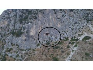 Dağ yüzeyindeki mağarada mahsur kalan şahıs kurtarıldı