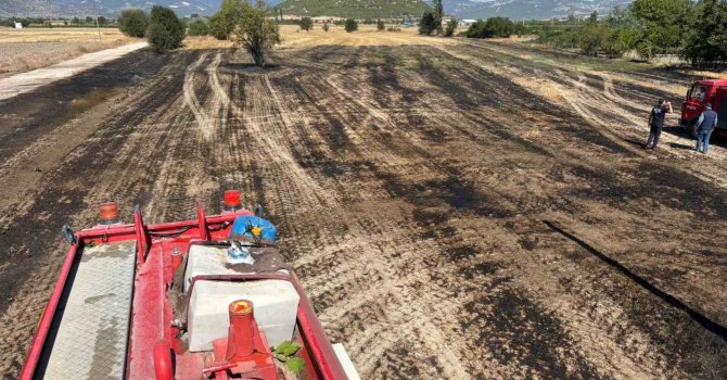 Burdur’da tarım arazisi yangında küle döndü