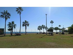 Ülke genelinin aksine Mersin yazı yaşamaya devam ediyor