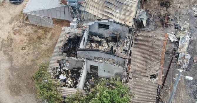 Mahalledeki yangın 80’lik çiftin evini ve hatıralarını yaktı
