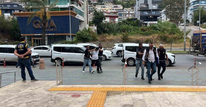 Alanya’da 400 bin liralık döviz bürosu soygununda 3 şüpheli tutuklandı