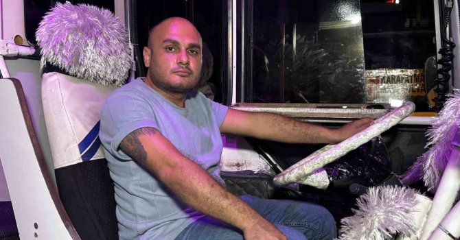 Adana’da ambulans ve otobüs sürücüleri arasında "yol verme" kavgası