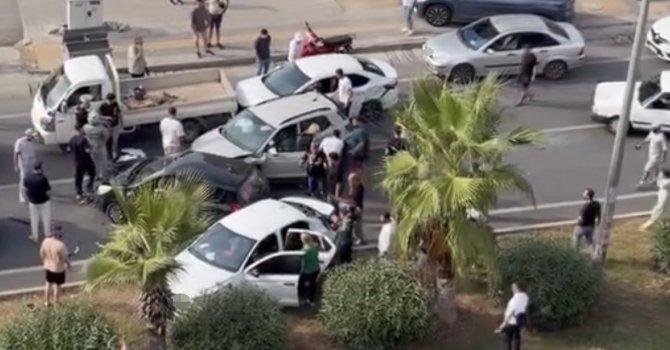 Mersin’de 7 araçlı zincirleme kaza: 3 yaralı
