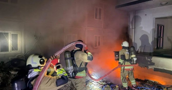 Antakya’da çöplük alan alevlere teslim oldu