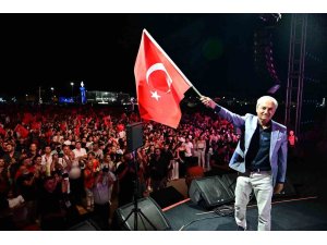 Kepez’de Zafer coşkusu: Binlerce Antalyalı Dokumapark’ta buluştu