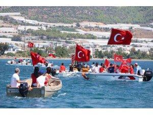 Bozyazı’da amatör balıkçılardan 30 Ağustos’a denizde anlamlı kutlama