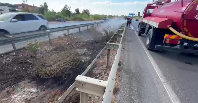 Araçtan atılan izmarit refüjde yangın çıkardı