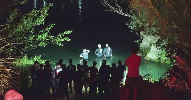 Manavgat Şelalesi’nde adacıkta mahsur kalan 6 kişi kurtarıldı