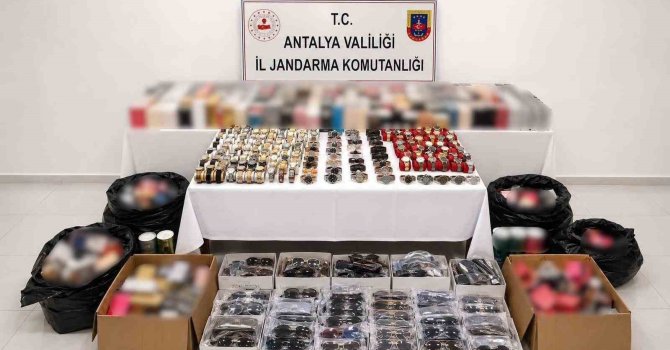 Manavgat’ta 4 milyon 350 bin liralık gümrük kaçağı ürün ele geçirildi