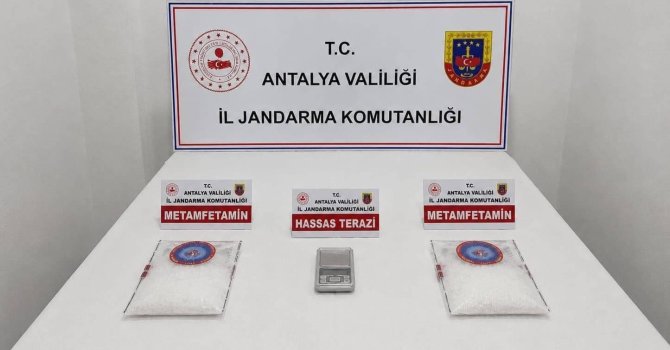 Antalya’da otel odasında uyuşturucuya 2 tutuklama
