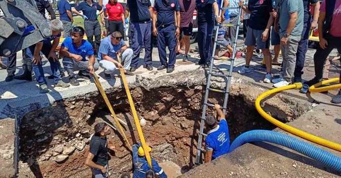 Göçükte mahsur kalan işçi için zamanla yarış