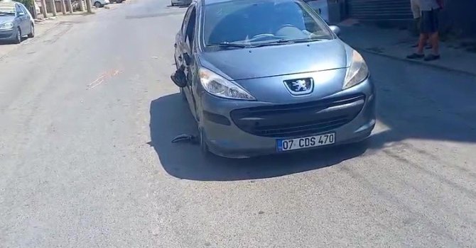 Manavgat’ta yolun karşı tarafına geçmeye çalışan yayaya otomobil çarptı