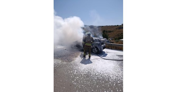 Belen’de otomobil alevlere teslim oldu