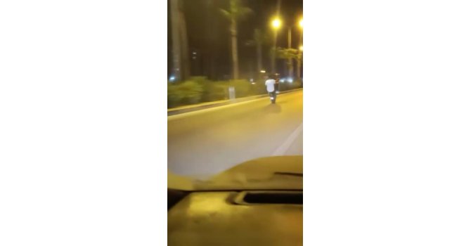 Sosyal medya şovu uğruna trafiği birbirine katan motosikletliler kamerada
