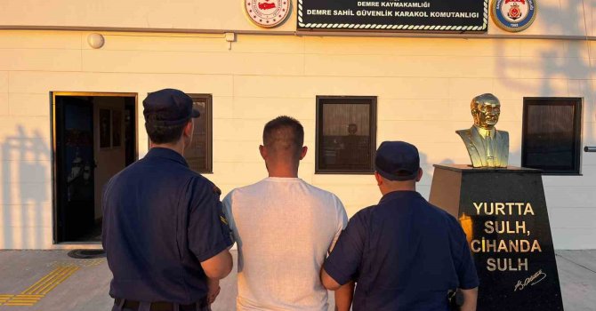 Takibe alınan bottan, KKTC’de hakkında arama kararı bulunan firari çıktı