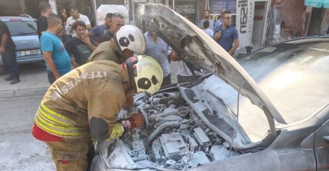 İskenderun’da otomobil alevlere teslim oldu