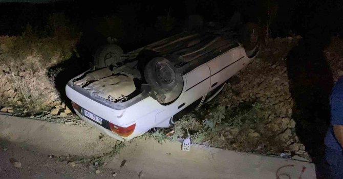 Ters dönen otomobilden sağ çıktı
