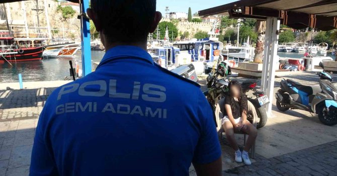 Denizde mahsur kalan 15 yaşındaki kız çocuğu kurtarıldı