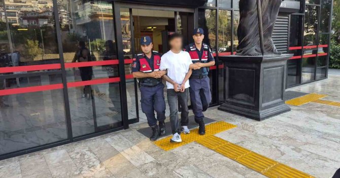 Alanya’da polise silah doğrultan şüpheli tutuklandı