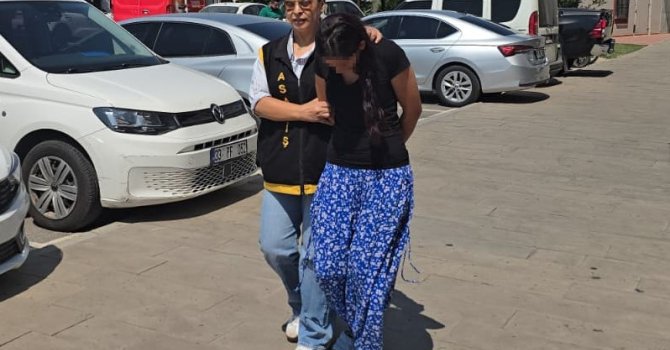 Camiye namaz kılmaya gitti, yankesicilerin hedefi oldu: Cüzdanı ve altını çalındı