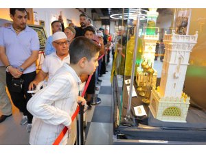 Kahramanmaraşlılar kutsal emanetleri görmek için birbiriyle yarıştı