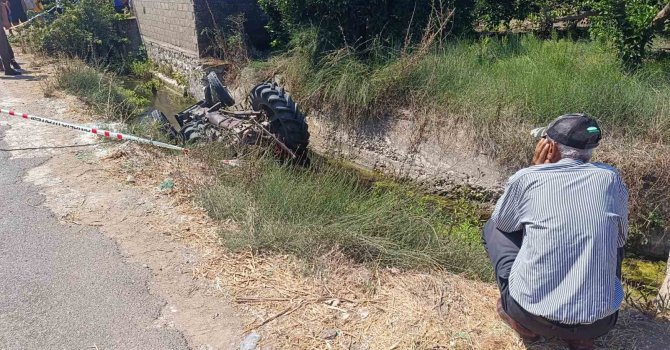 Antalya’da su kanalına düşen traktörün sürücüsü hayatını kaybetti