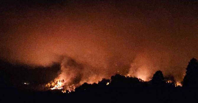 Antalya’daki yangını söndürme çalışmaları sürüyor