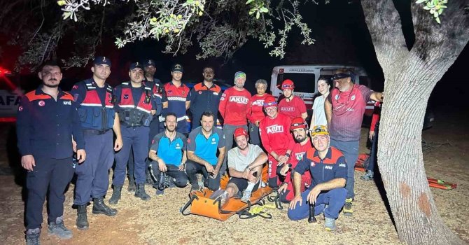 Likya yolunda mahsur kalan turist ekiplerce kurtarıldı