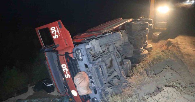 Orman yangınına müdahale eden arazöz devrildi: 2 işçi yaralandı