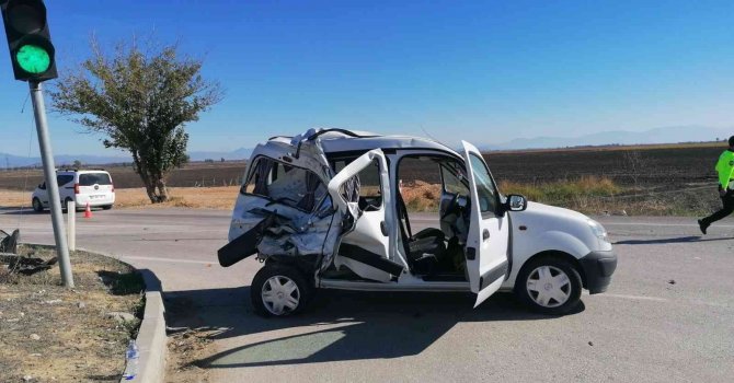 İmamoğlu’nda trafik kazası: 3 yaralı