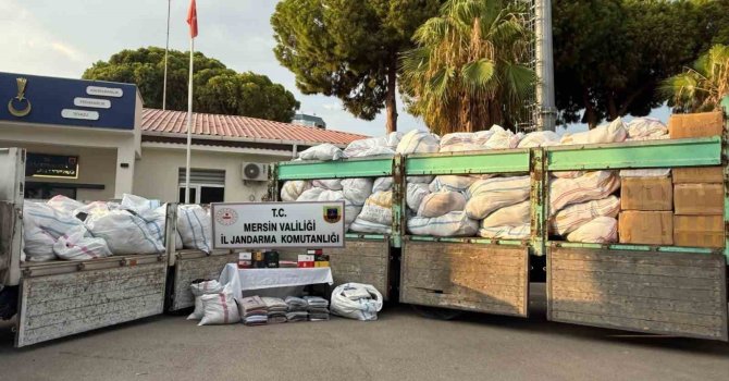 Piyasa değeri 50 milyon TL: Kaçak 20 binden fazla kıyafet ele geçirildi
