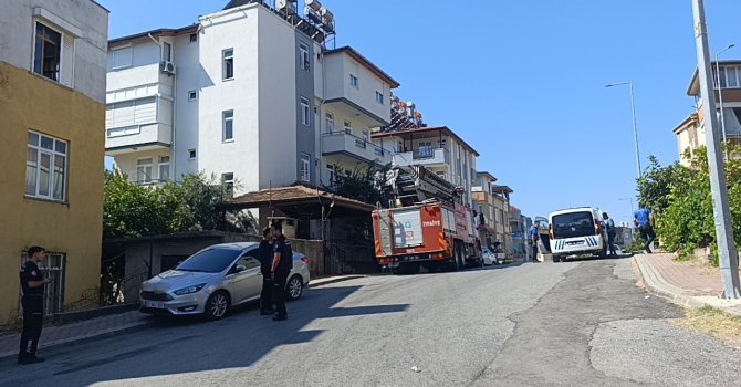 "Çatıda biri var" ihbarı ekipleri alarma geçirdi