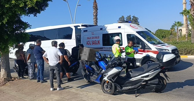 Manavgat’ta zincirleme kaza: Motosiklet sürücüleri yaralandı