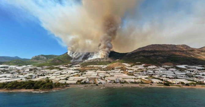 Mersin’de orman yangınına 230 personel, 2 uçak ve 5 helikopterle müdahale