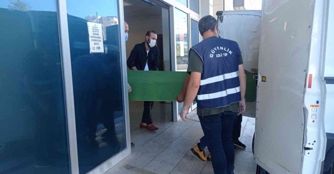 Antalya’da evine gelen kadını öldürdükten sonra intihar eden adamın cenazesi morgdan alındı