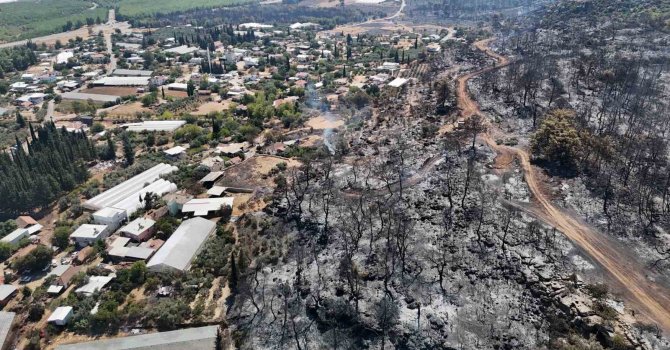 Antalya’da Aksu orman yangınının enerjisi düşürüldü
