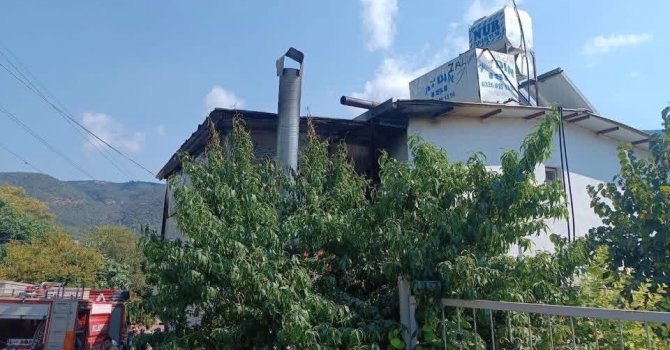 Arsuz’da ev yangını büyümeden söndürüldü