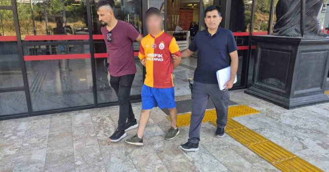 Kadın turisti bıçakla yaralama ve cinsel istismar iddiasıyla 17 yaşındaki çocuk tutuklandı
