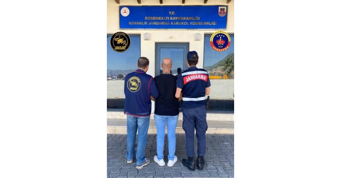 Antalya’da JASAT’tan aranan şahıslara operasyon düzenlendi