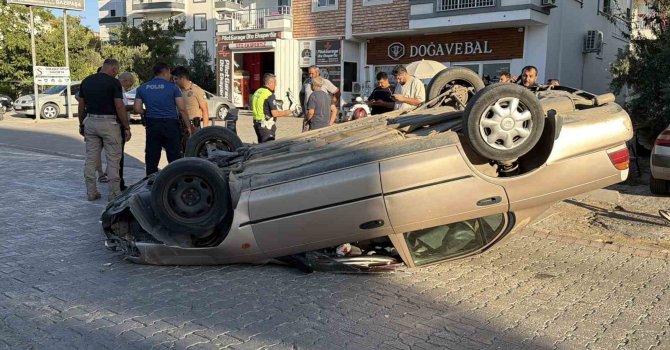 Kamyonet ile çarpışan otomobil ters döndü: 1 yaralı