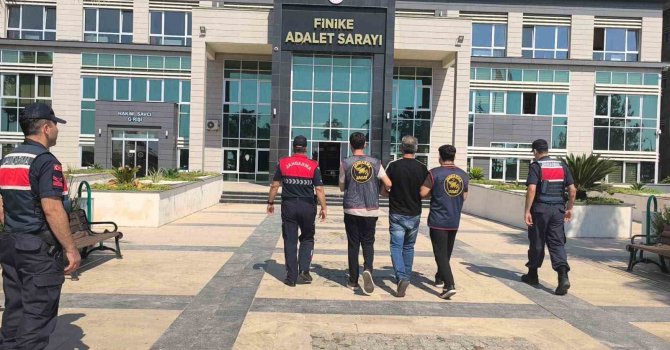 Hırsızlık suçundan 25 yıl 9 ay hapis cezası bulunan hükümlü yakalandı