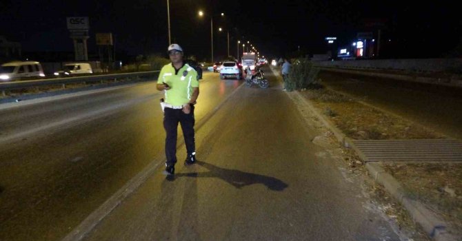 Manavgat’ta motosiklet yayaya çarptı: 1’i ağır 2 yaralı