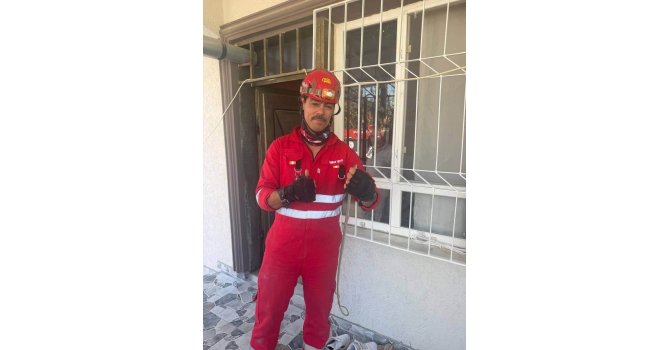 Antakya’da eve giren yılan yakalandı