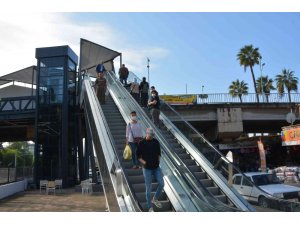 Tarsus’ta yeni bir üst geçit kullanıma açıldı