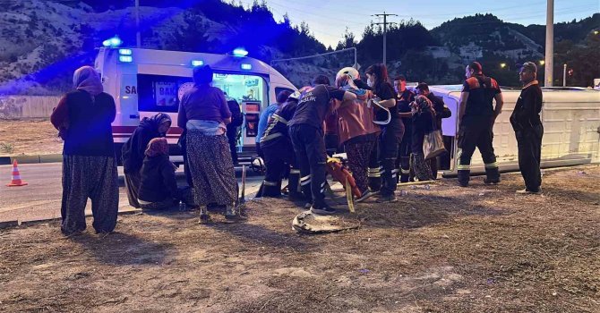 Burdur’da tarım işçilerini taşıyan minibüs devrildi: 9 yaralı