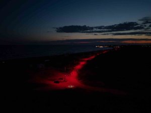 Carettalar için deniz yoluna LED ışık döşendi