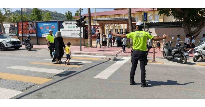 Okul önlerinde trafik güvenliği denetimleri başladı