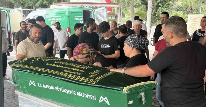 Girdiği kanalda hayatını kaybeden çocuk son yolculuğuna uğurlandı