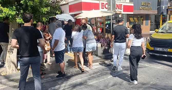 Yayaya yol veren araçların arasından geldi, yayaya çarpıp kaçtı